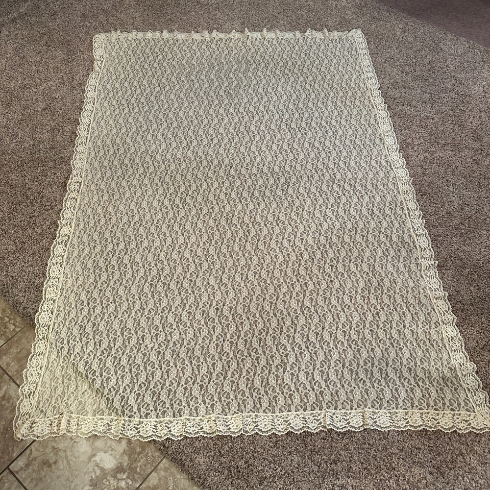VTG Elegant Delicate Ivory Lace Tablecloth Romantic Floral Scalloped Edge 57X83"